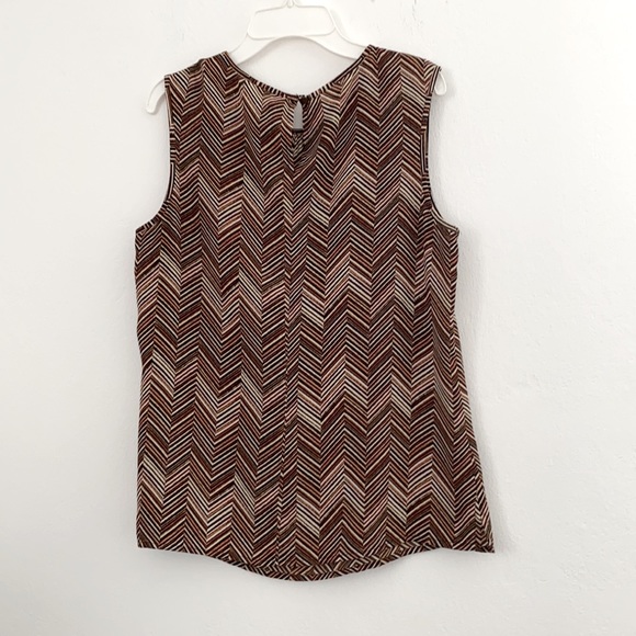 Tahari sleeveless geometric print  top - Picture 2 of 7